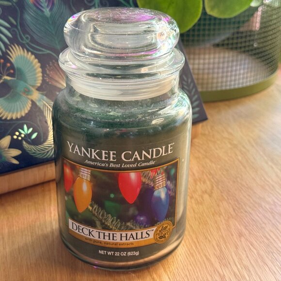 Deck the Halls Yankee Candle 22oz Large Glass Jar Candle - Picture 1 of 8